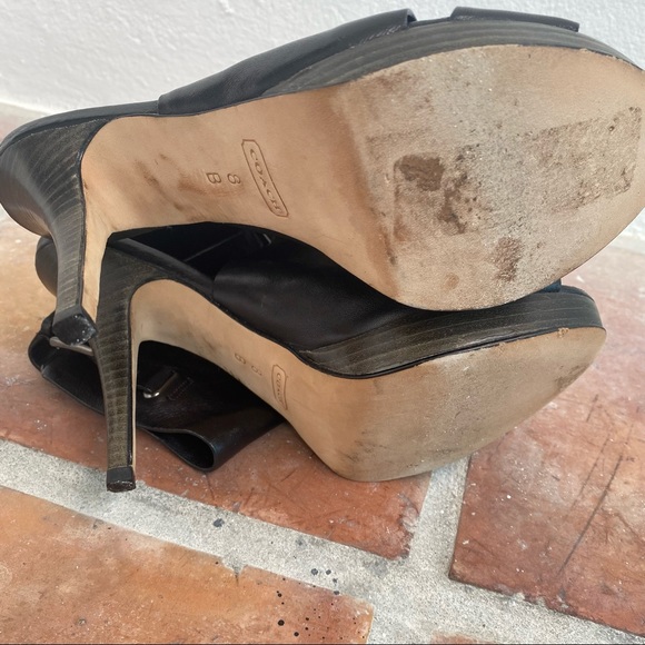 🖤COACH LEATHER HEELS 🖤 - Picture 8 of 9